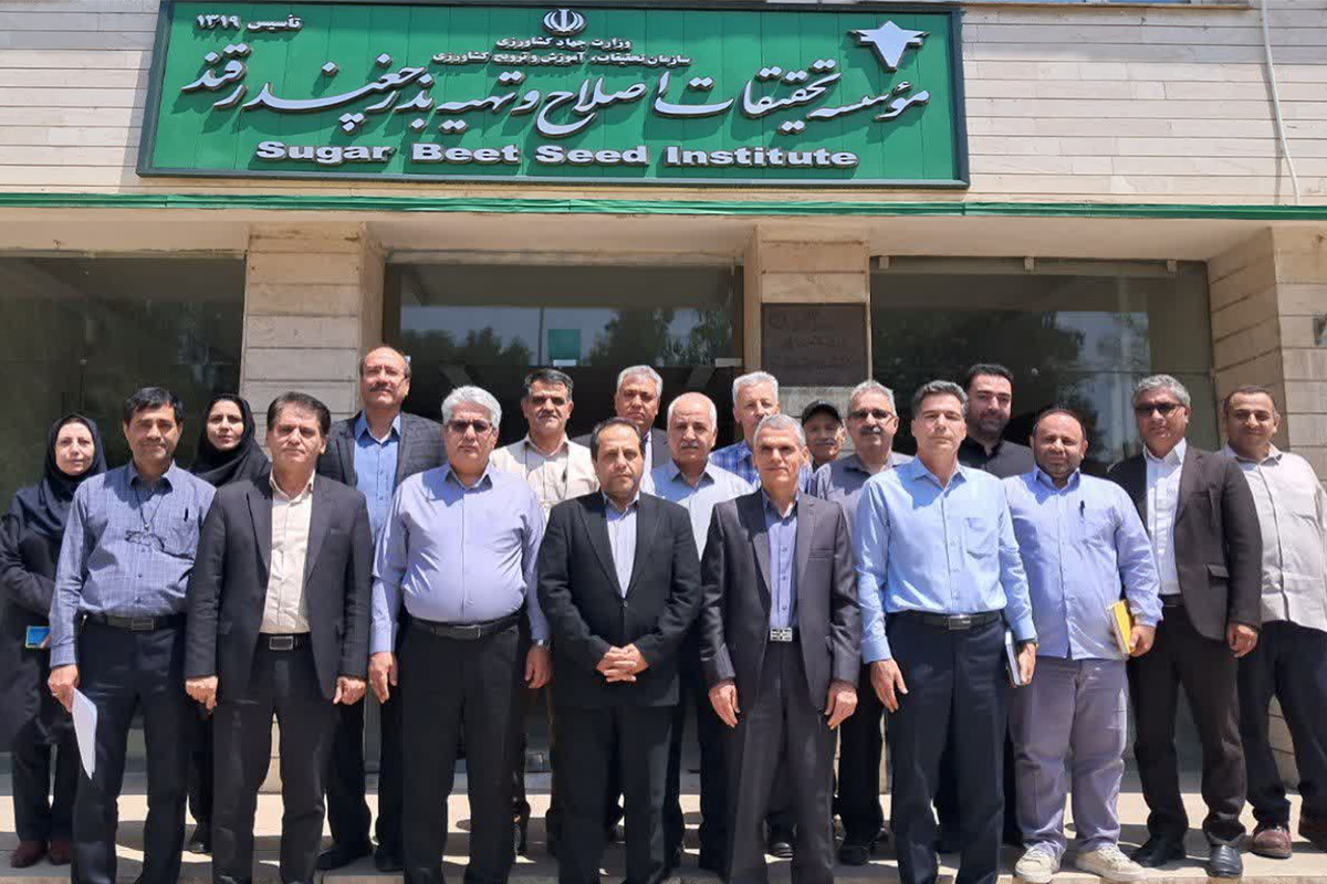 حضور رییس مرکز تحقیقات و آموزش کشاورزی و رئیس سازمان جهادکشاورزی استان اردبیل در موسسه تحقیقات چغندرقند 
