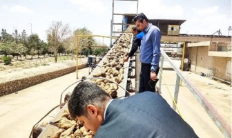 بازدید و نظارت از تحویل ریشه چغندرقند پاییزه و واحد عیارسنجی کارخانه قند اصفهان