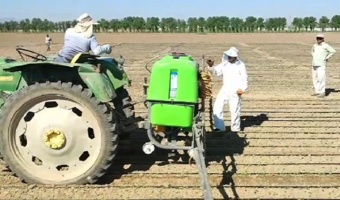 کالیبراسیون و اجرای عملیات سمپاشی علیه علف‌های هرز با سمپاش پشت تراکتوری