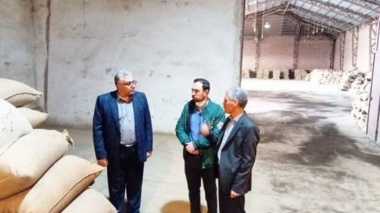بازدید ریاست موسسه از روند خرید و تحویل بذر تجارتی چغندرقند در اداره اصلاح و تولید بذر چغندرقند اردبیل
